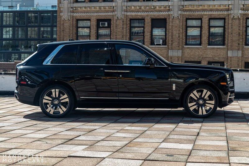 2023 Rolls-Royce Cullinan BaseImage 3