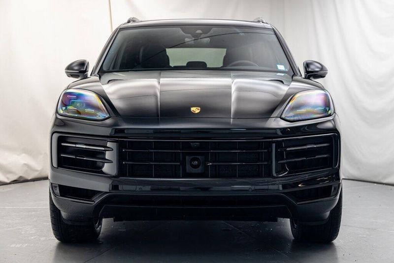 2025 Porsche Cayenne BaseImage 8