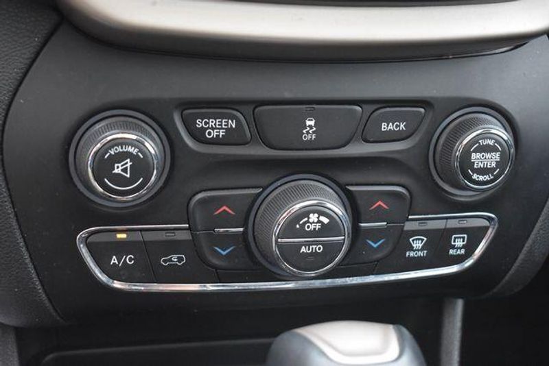 Used 2018 Jeep Cherokee LimitedImage 29