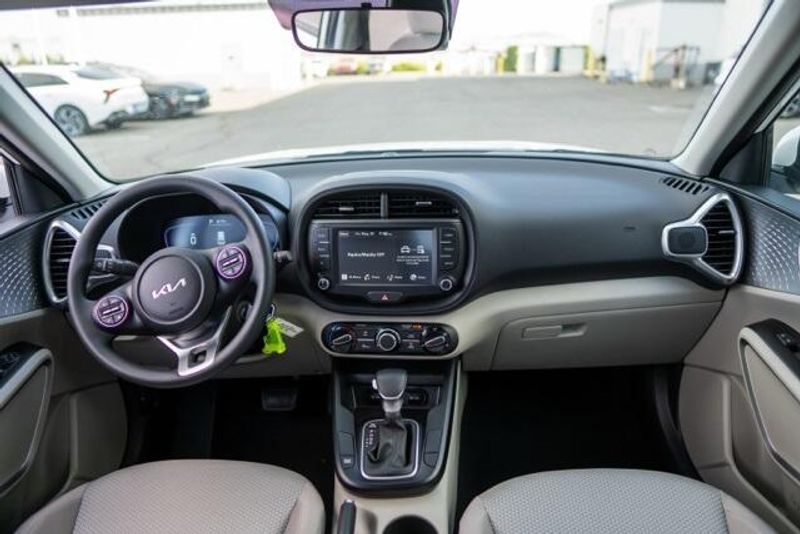 New 2025 Kia Soul LXImage 14