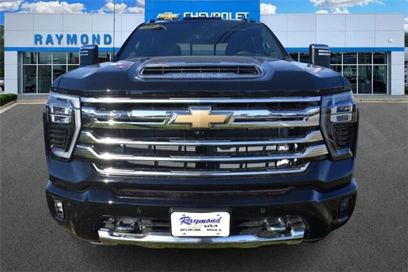 2025 Chevrolet Silverado 3500HD High CountryImage 9