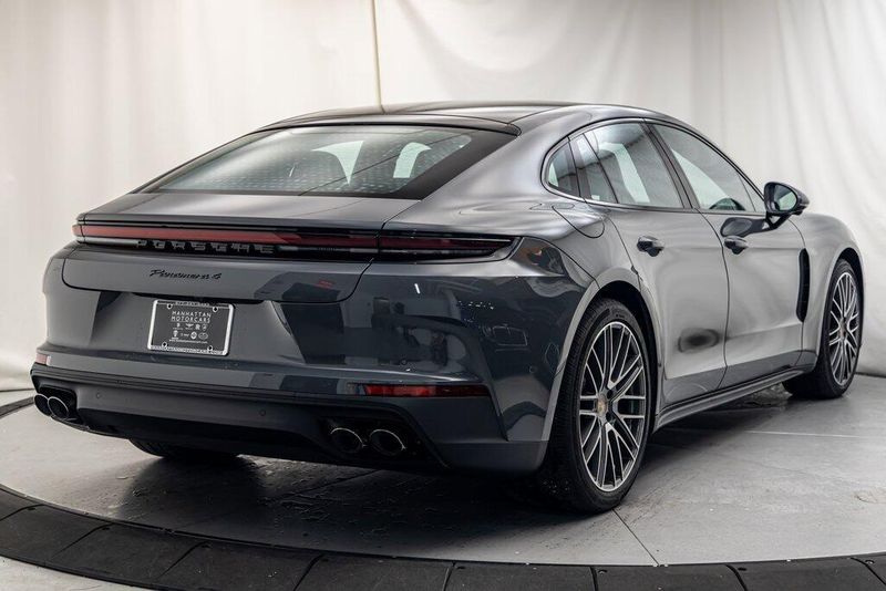 2025 Porsche Panamera 4Image 5