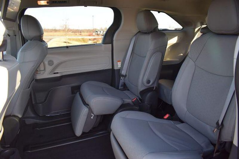 Used 2023 Toyota Sienna LimitedImage 22