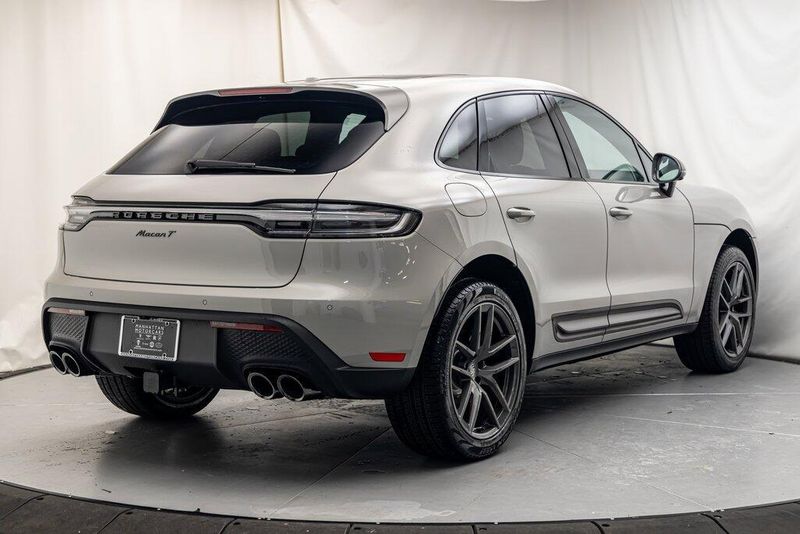 2025 Porsche Macan TImage 9