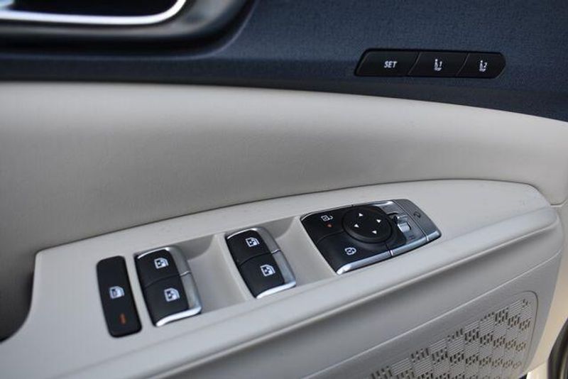 New 2026 Kia Carnival Hybrid EXImage 24