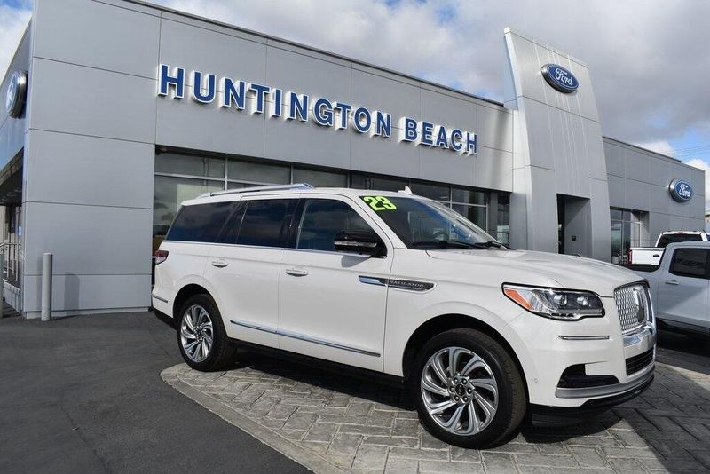 2023 Lincoln Navigator ReserveImage 1