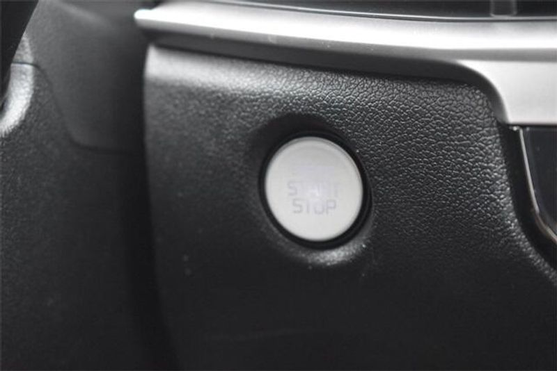 2024 Kia Sorento LXImage 32