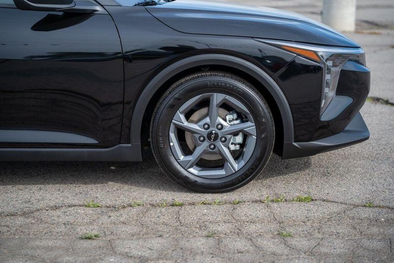 Used 2025 Kia K4 LXSImage 9