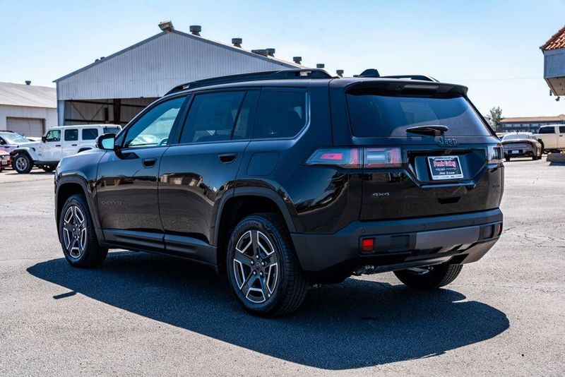New 2026 Jeep Cherokee LaredoImage 5