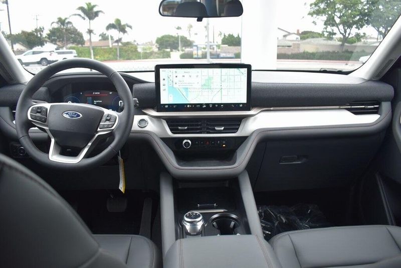 New 2025 Ford Explorer ActiveImage 11