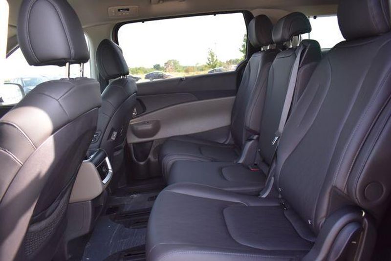 New 2026 Kia Carnival Hybrid EXImage 20