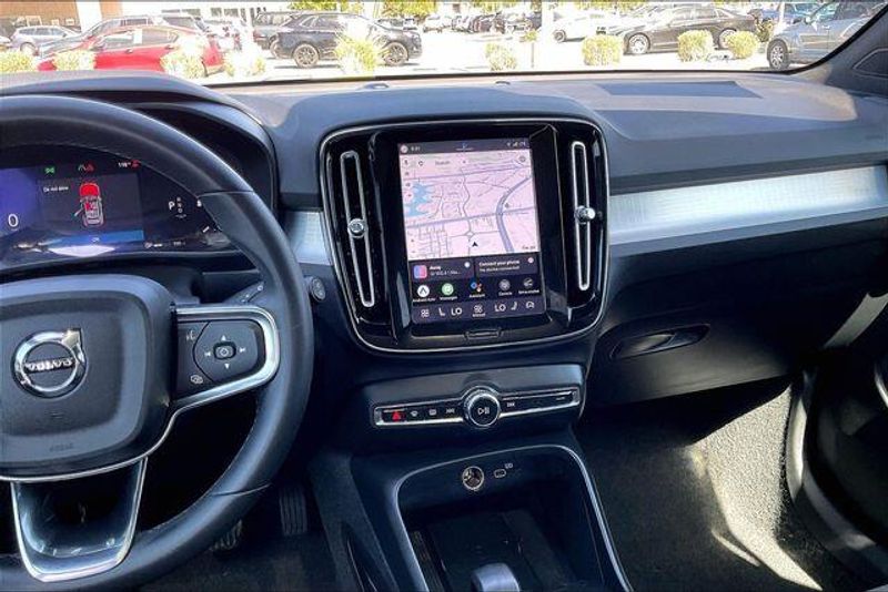 Used 2024 Volvo XC40 B5 CoreImage 5