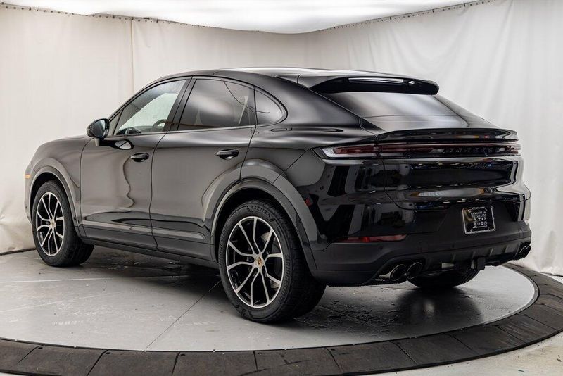 2024 Porsche Cayenne BaseImage 3