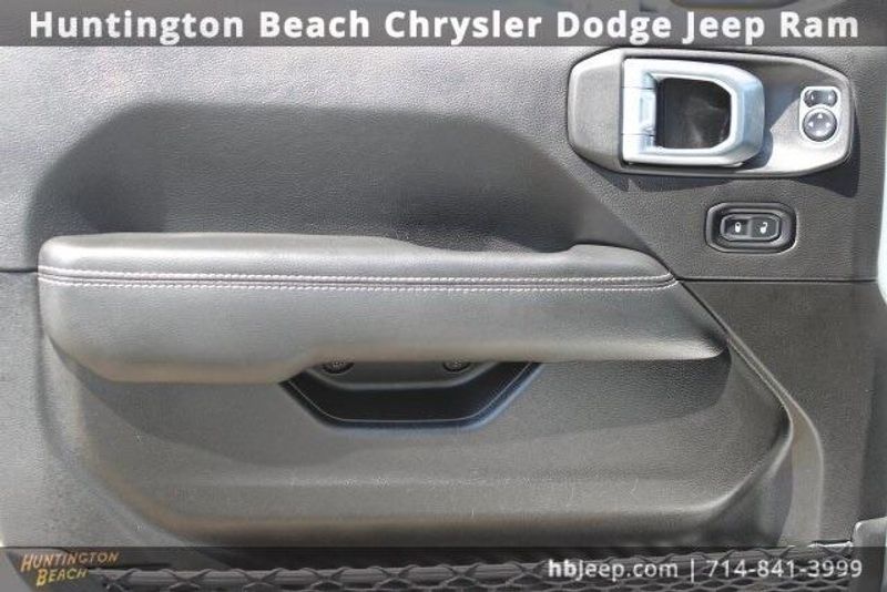 2022 Jeep Gladiator OverlandImage 17