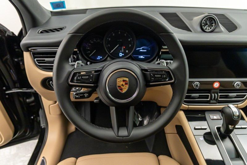 2024 Porsche Macan Image 15