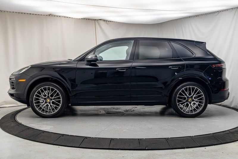 2021 Porsche Cayenne BaseImage 2