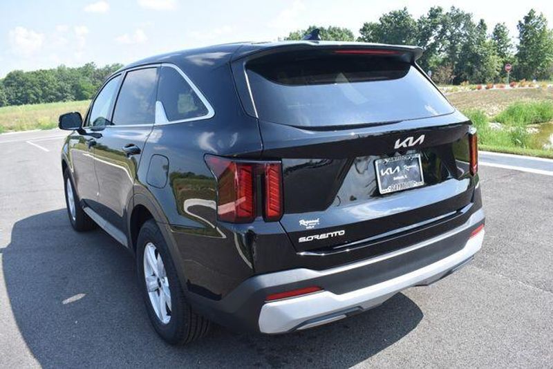 New 2025 Kia Sorento LXImage 6
