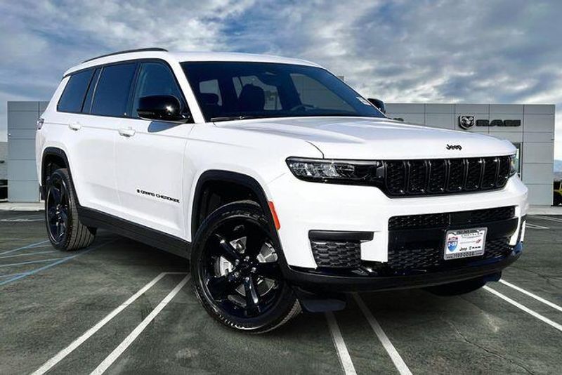 New 2025 Jeep Grand Cherokee L Altitude 4x2Image 14