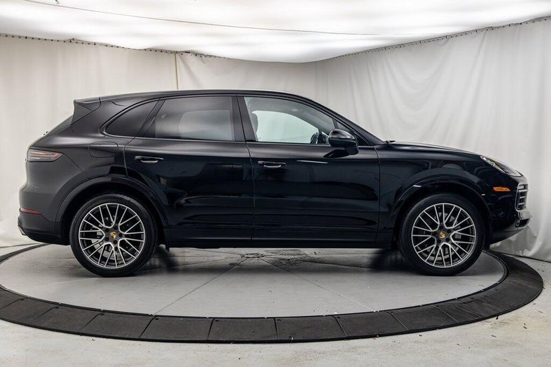 2021 Porsche Cayenne BaseImage 6