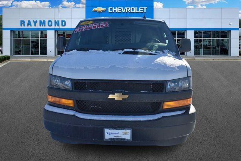 New 2025 Chevrolet Express 3500 Work VanImage 9