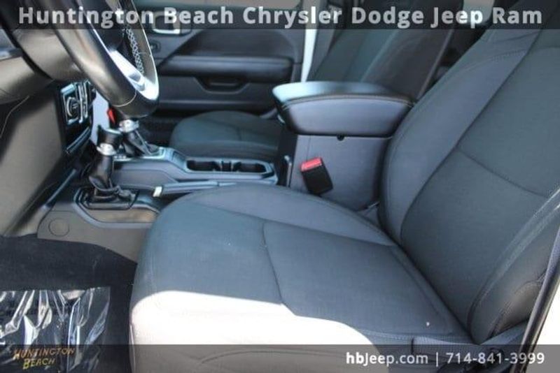 2022 Jeep Gladiator OverlandImage 41