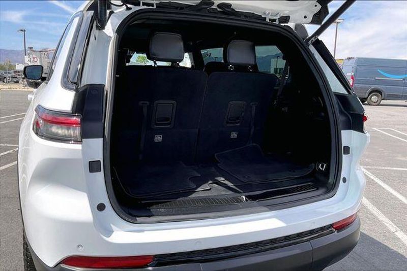 Used 2023 Jeep Grand Cherokee L AltitudeImage 32