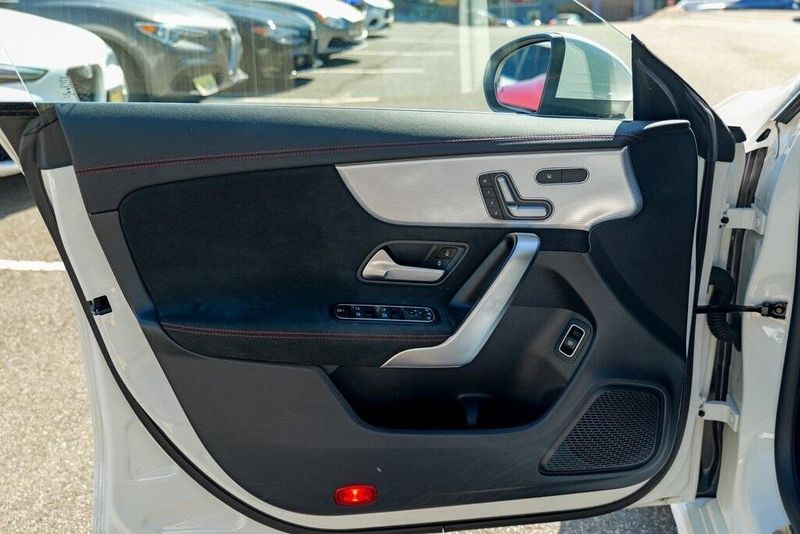 2022 Mercedes Benz CLA 250 photo 15