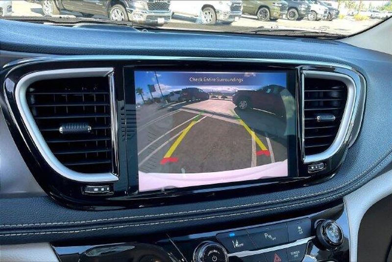 Used 2023 Chrysler Pacifica Hybrid Touring LImage 21