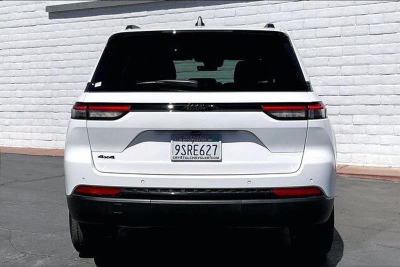 Used 2025 Jeep Grand Cherokee Altitude XImage 3