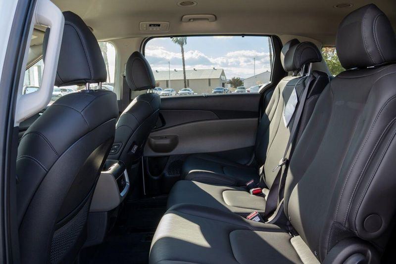 New 2026 Kia Carnival EXImage 12