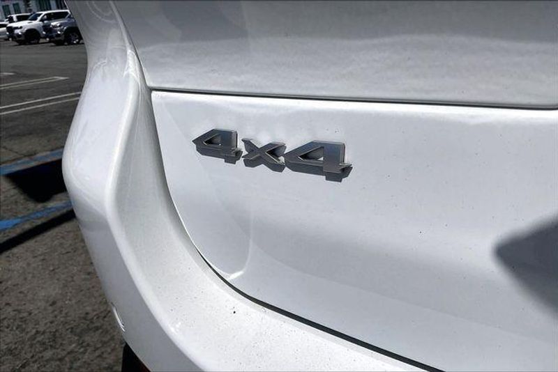 Used 2025 Jeep Grand Cherokee L LaredoImage 31