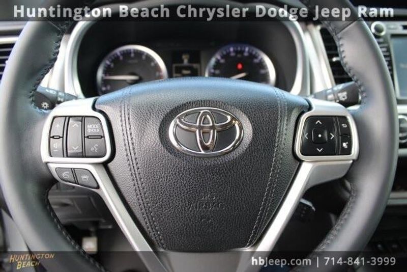 2016 Toyota Highlander LimitedImage 18