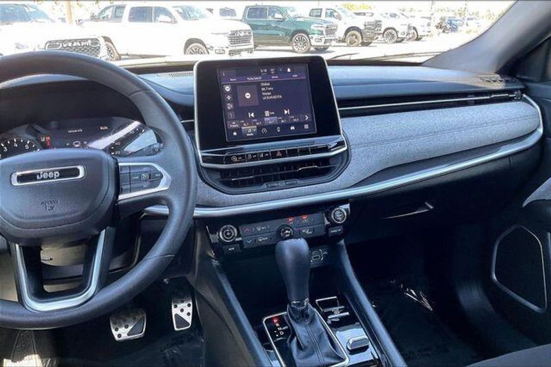 Used 2025 Jeep Compass SportImage 5