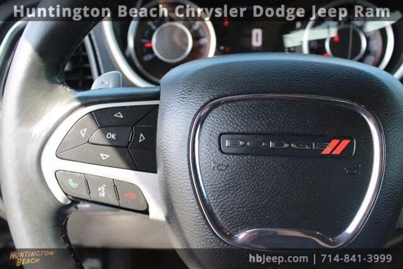 2015 Dodge Challenger SXTImage 21