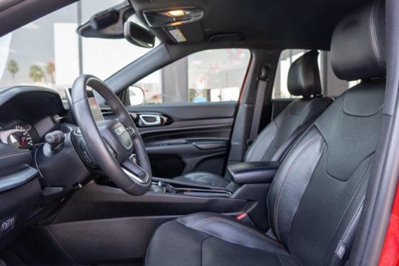 Used 2023 Jeep Compass LimitedImage 11