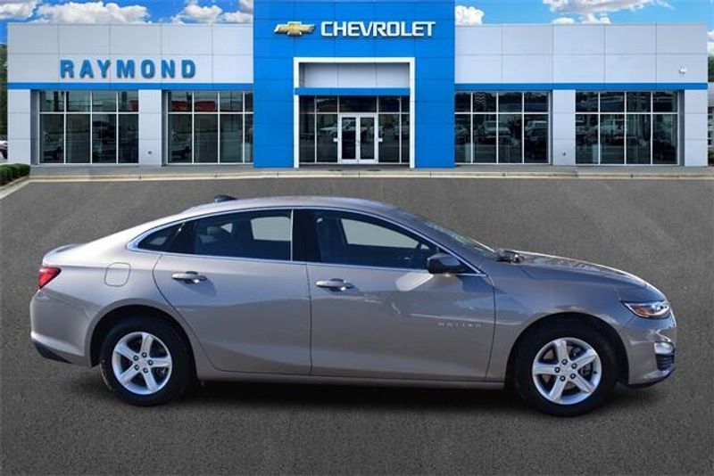 2025 Chevrolet Malibu LSImage 2