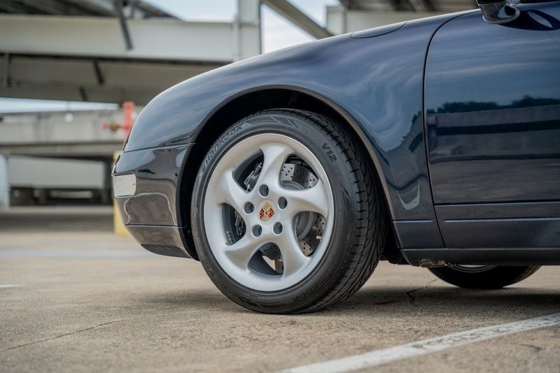 1995 Porsche 911 Carrera 4Image 9