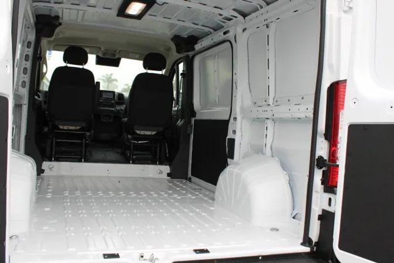 2025 RAM ProMaster 1500 Low Roof 118 WBImage 10