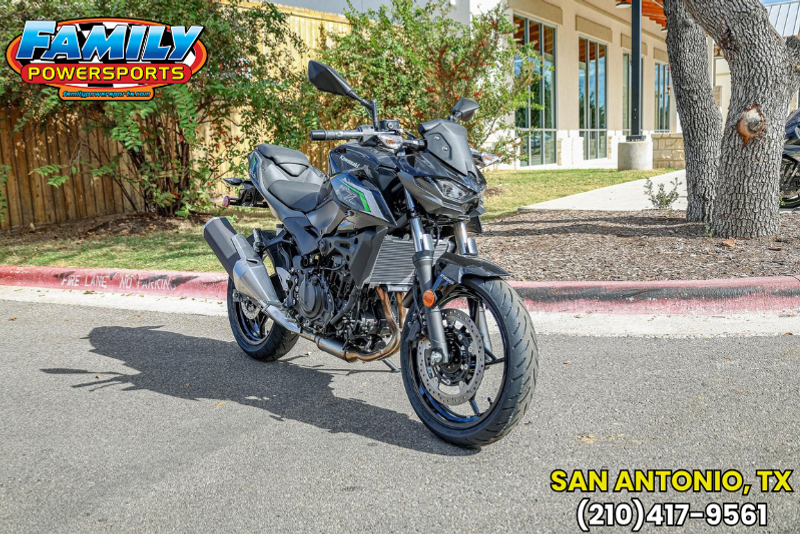 2025 KAWASAKI Z500 ABS  METALLIC SPARK BLACKMETALLIC MATTE GRAPHENESTEEL GRAY 