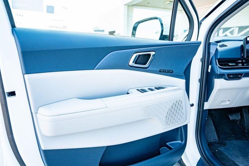 New 2026 Kia Carnival EXImage 13