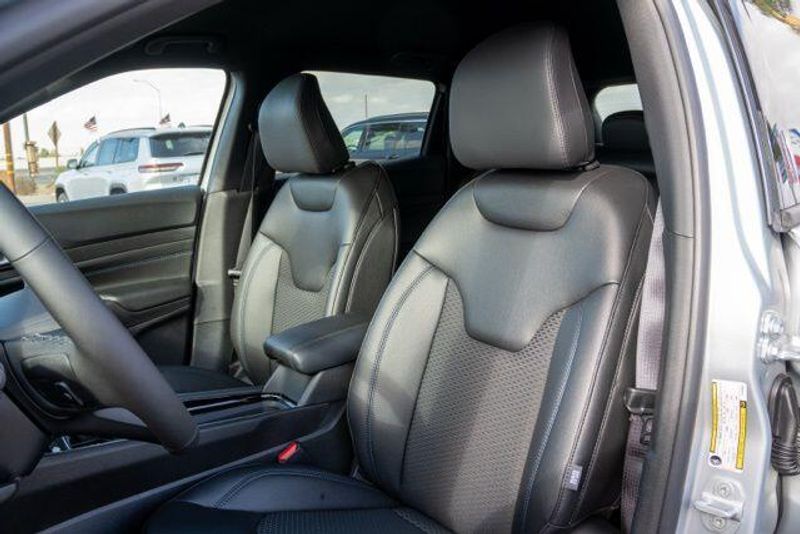 New 2026 Jeep Compass LatitudeImage 13