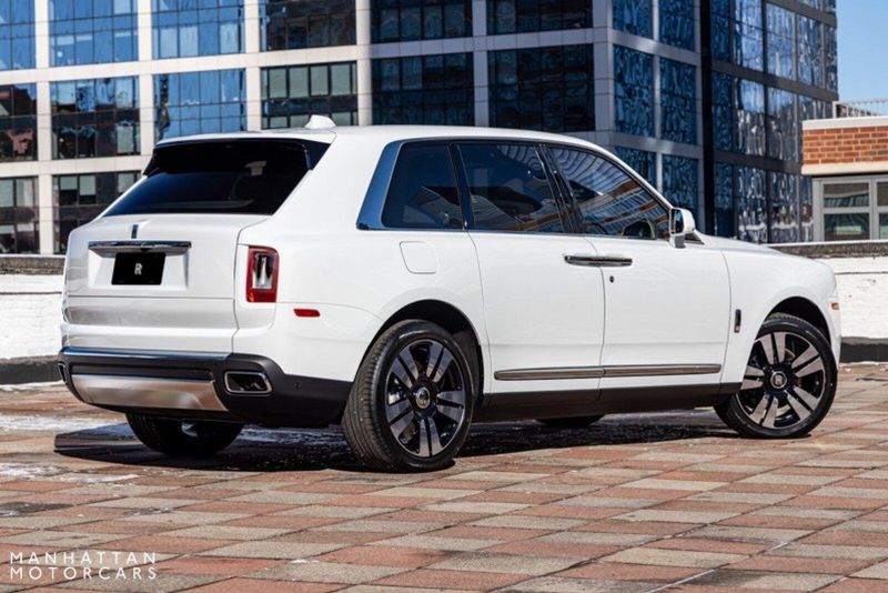 2024 Rolls-Royce Cullinan Silver BadgeImage 2