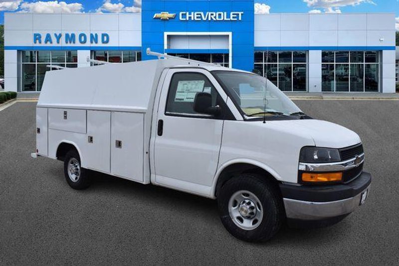 New 2025 Chevrolet Express 3500 Work VanImage 1