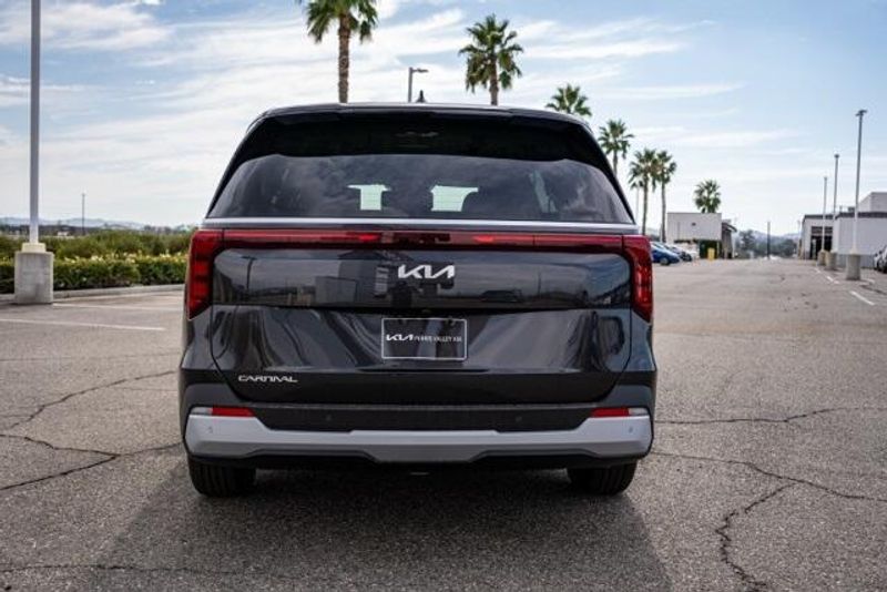 New 2026 Kia Carnival Hybrid LXSImage 6