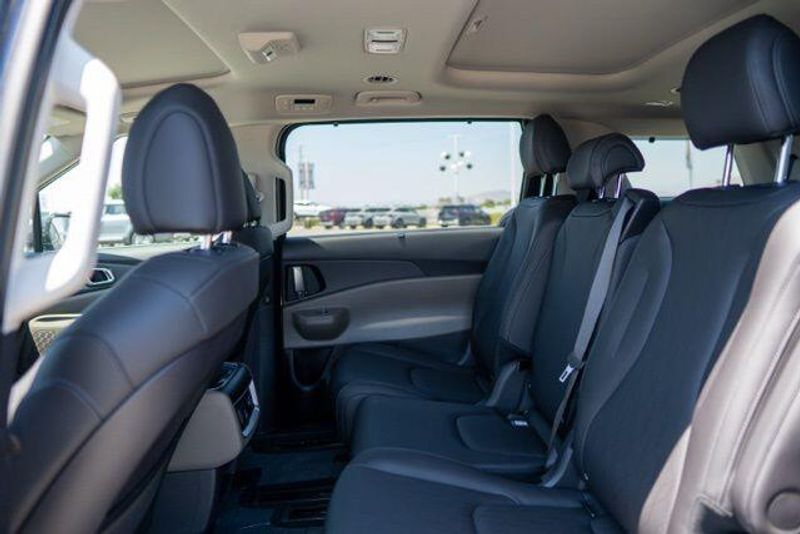 New 2026 Kia Carnival SXImage 13