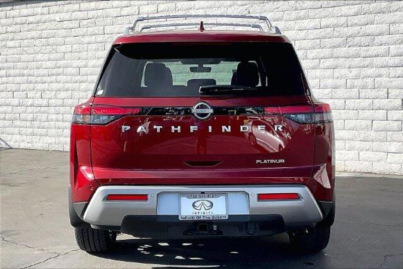 Used 2025 Nissan Pathfinder PlatinumImage 3