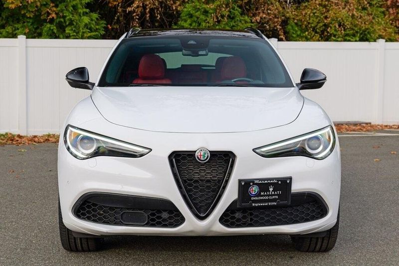 2023 Alfa Romeo Stelvio Ti photo 2