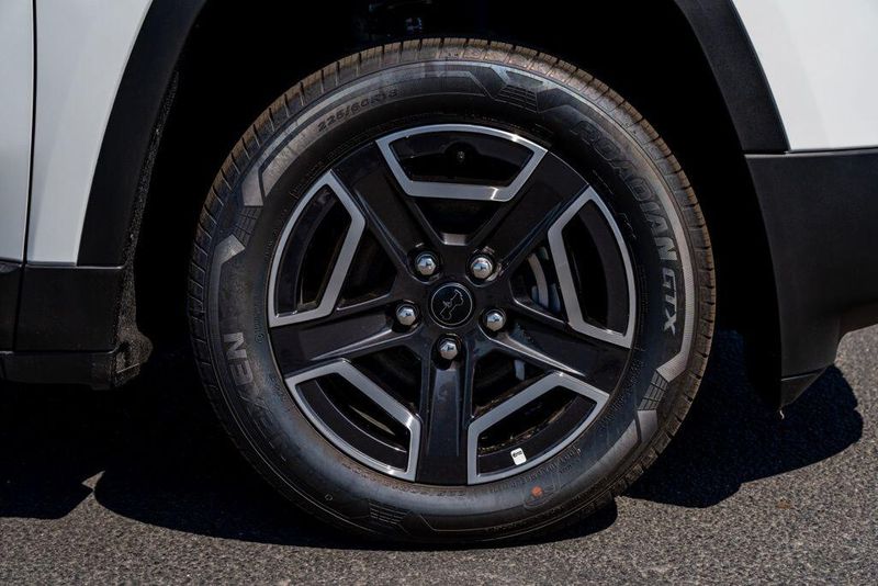 New 2026 Jeep Cherokee LaredoImage 9