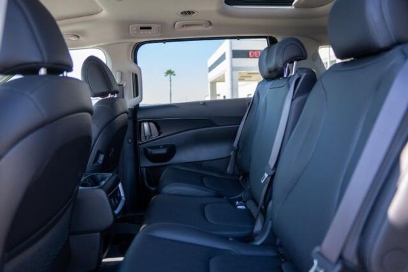 2025 Kia Carnival Hybrid SXImage 12