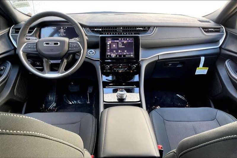 New 2026 Jeep Grand Cherokee Laredo X 4x4Image 4